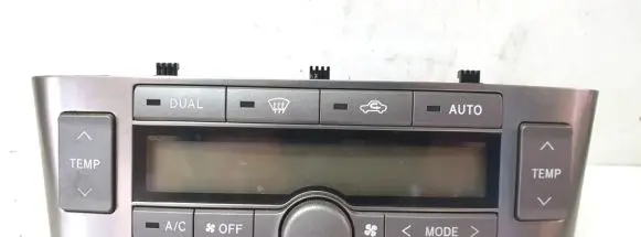 Toyota Avensis T250 Air conditioner control unit module 55900-05170