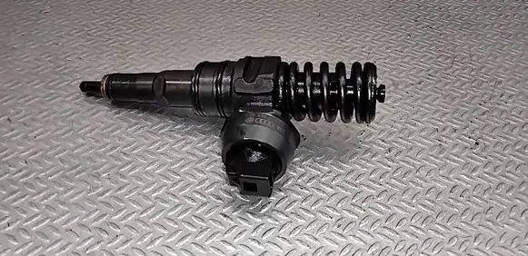 Volkswagen Caddy Fuel injector 038130073AG