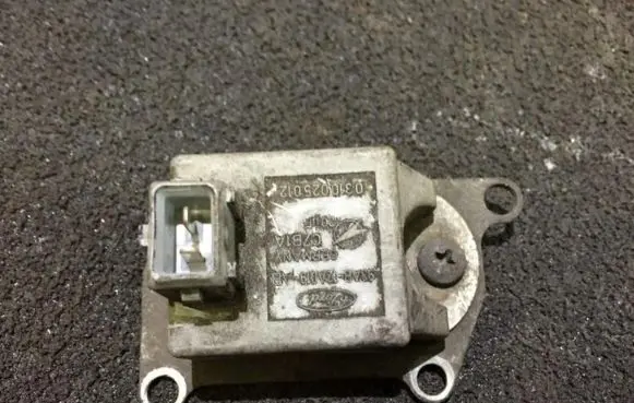 Ford Mondeo Mk III Ignition amplifier control unit 93ab12a019ab