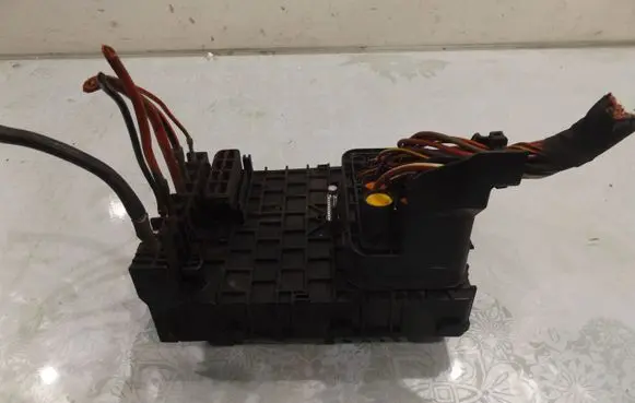 Volkswagen PASSAT B6 Fuse 