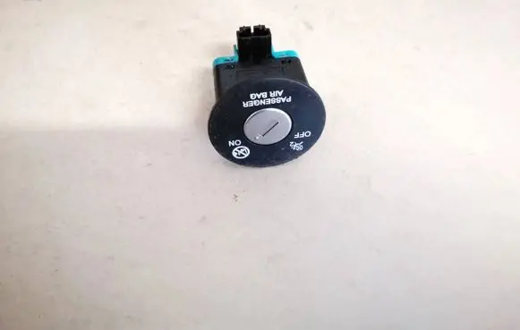 KIA Sportage Passenger airbag on/off switch 