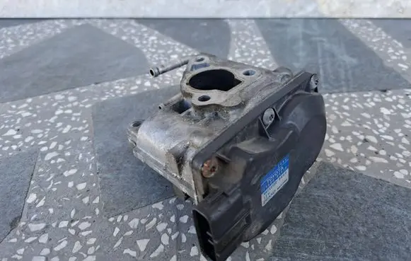 Toyota Avensis T270 EGR valve 258000R010 VN1501000040 1K2610163