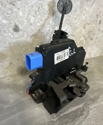 Volkswagen Touran II Rear door lock 1T0839085B