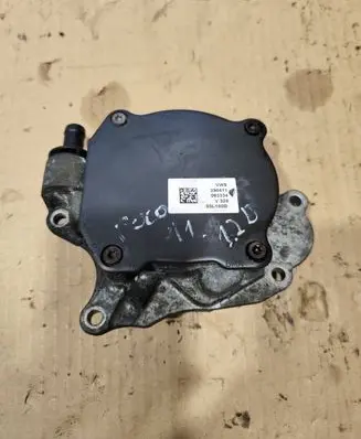 Volkswagen Golf VI Vacuum pump 03L100D 290411 063334