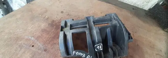 Peugeot 5008 Rear bumper mounting bracket 9686252880