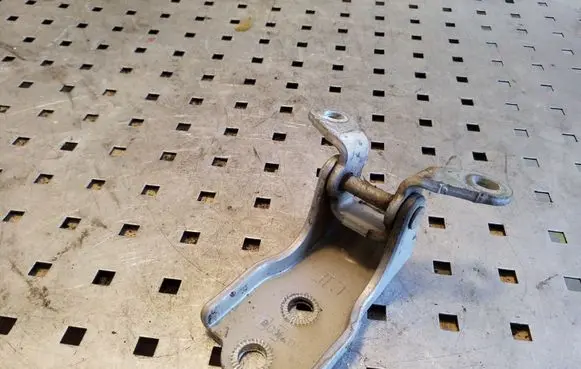 Opel Antara Front door lower hinge 