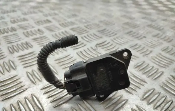 Toyota Avensis T250 Mass air flow meter 222040N010