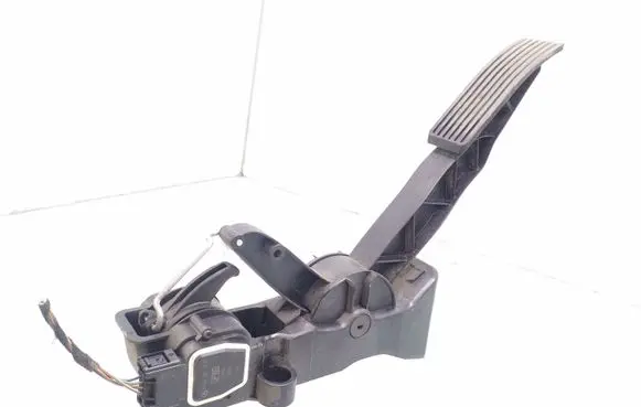 Mercedes-Benz A W169 Accelerator throttle pedal A1693000304 130904 000061