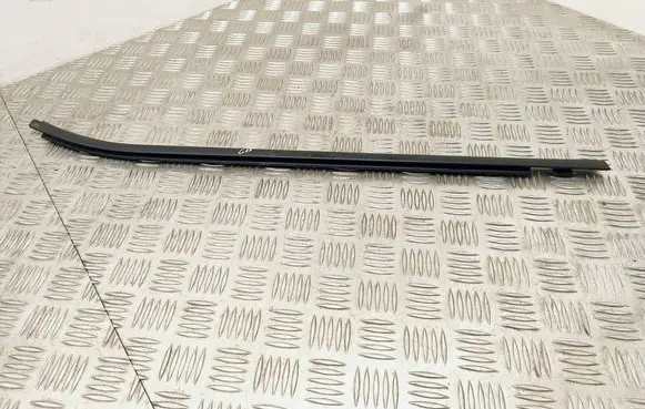 Nissan Juke II F16 Rear glass trim 