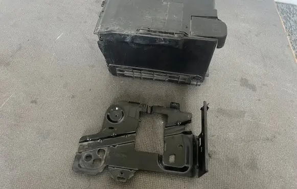 Peugeot 208 I Battery box tray 9688783080 9801653080 9801801880