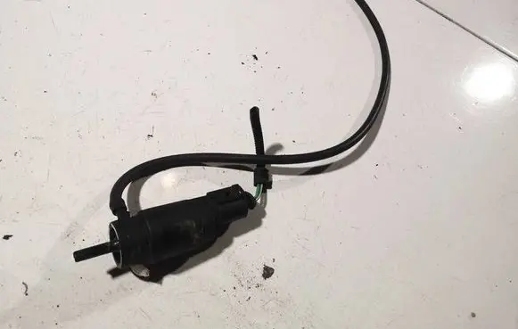 Volkswagen Bora Windscreen/windshield washer pump 1j5955651