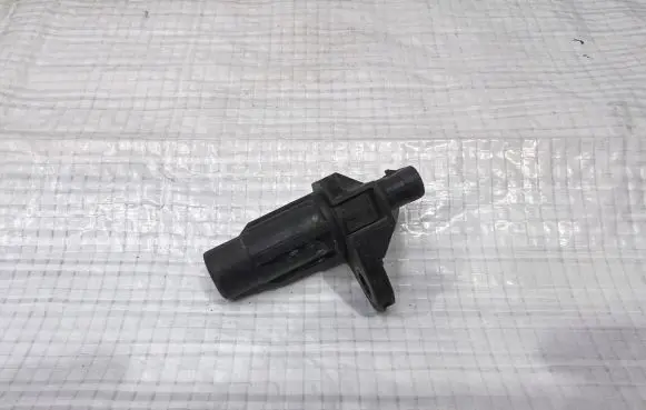 Alfa Romeo Mito Crankshaft position sensor 55222989