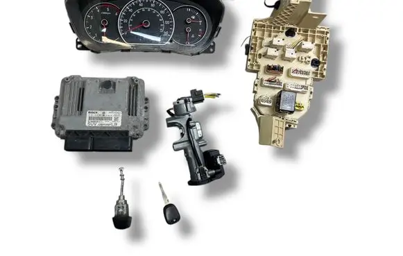 Fiat Sedici Engine ECU kit and lock set 0281012992 51806261 3677079J21
