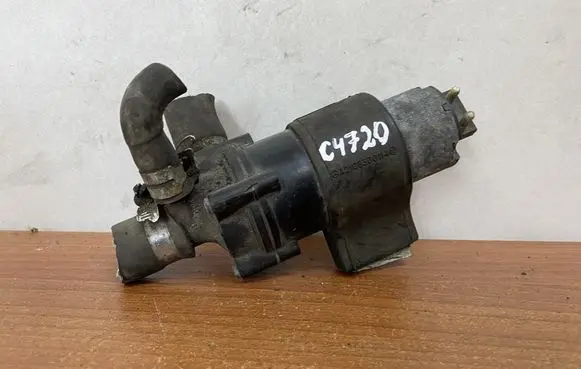 Mercedes-Benz E W210 Water pump A2108300114 C4720