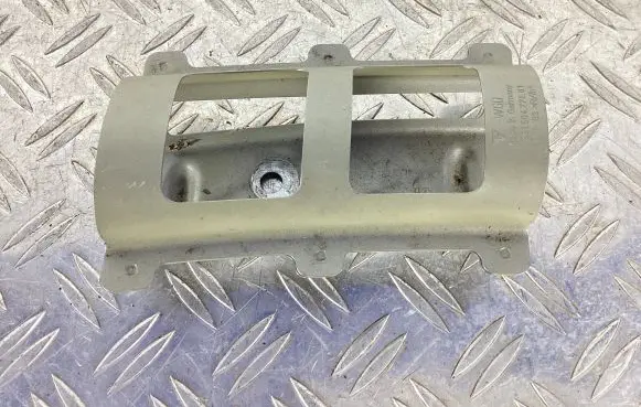Fender mounting bracket