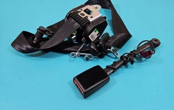 Ford Focus Front seatbelt 617232000 IMPRK1473921