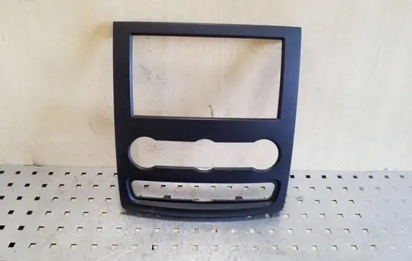 Radio/GPS head unit trim