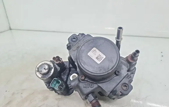 Ford Kuga I Fuel injection high pressure pump 9687959180