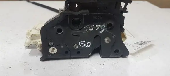 Volkswagen PASSAT B6 Rear door lock 3C4839016A