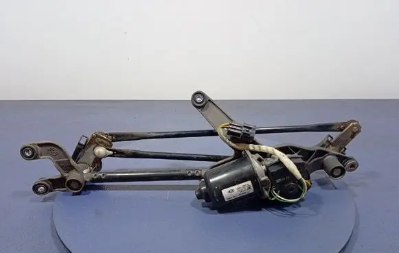 KIA Carens II Front wiper linkage and motor 981101D000