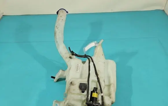 Windshield washer fluid reservoir/tank