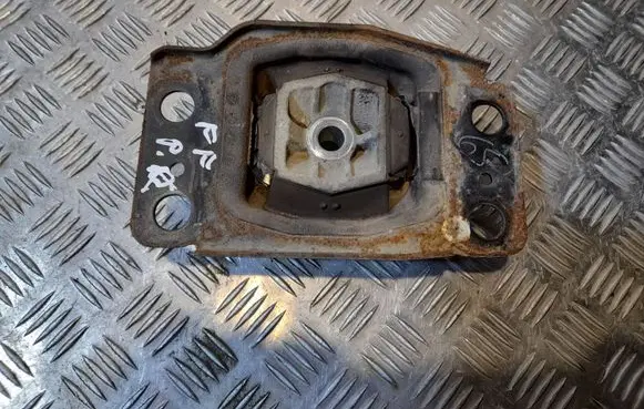 Ford Fusion II Engine mount bracket DG937M121EA