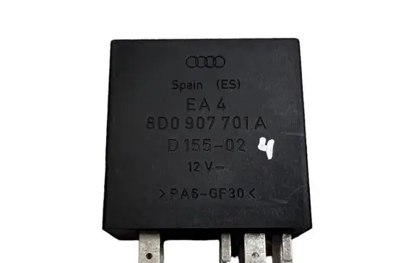 Volkswagen PASSAT B6 Other relay 8D0907701A D15502