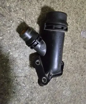 BMW 5 E39 Engine coolant pipe/hose 11122247744