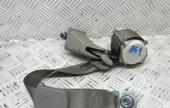 Chrysler Town u0026 Country V Third row seat belt P34005519C