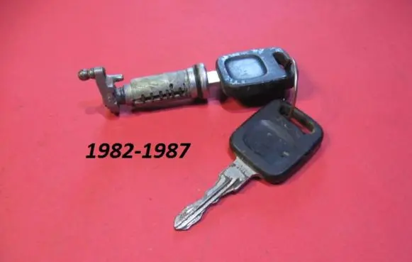 Audi 100 200 5000 C3 Front door lock (next to the handle) 8287PKD