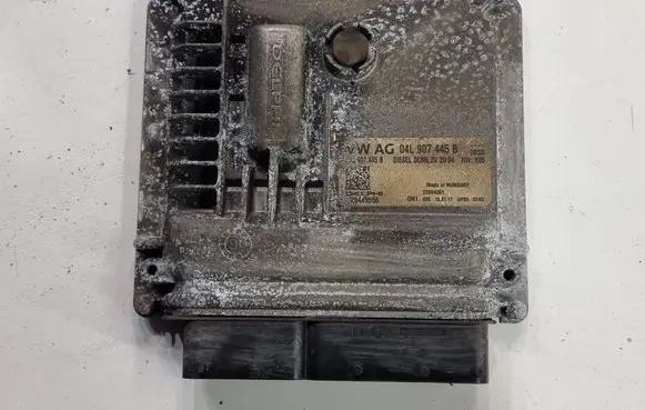 Volkswagen Golf VII Engine control unit/module 04L907445B 28445556
