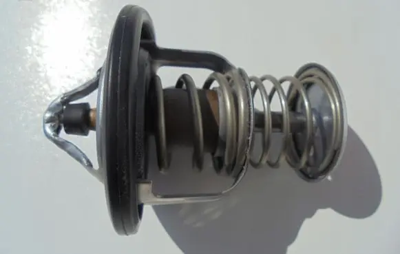 Toyota Aygo AB40 Thermostat 