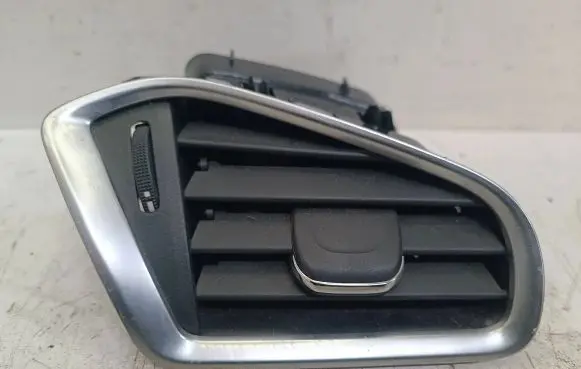 Citroen DS4 Dashboard side air vent grill/cover trim 9676606977 00127530 V51600