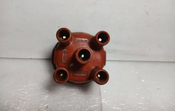 Volkswagen Golf II Spark distributor cap 027905207