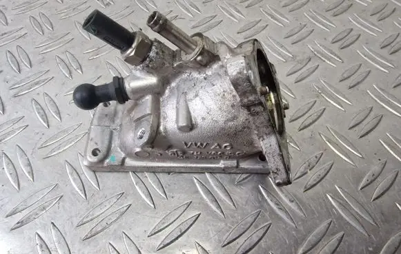 Volkswagen Golf VII Other engine bay part 04L128637D