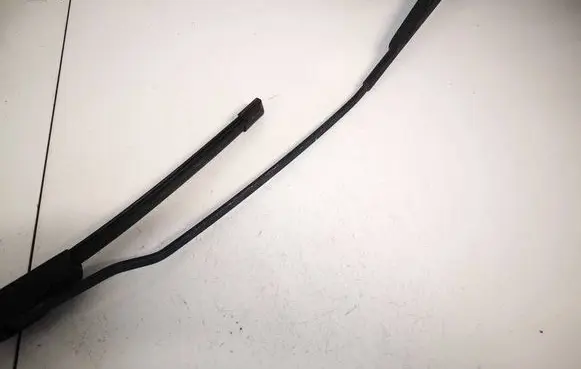 Front wiper blade arm