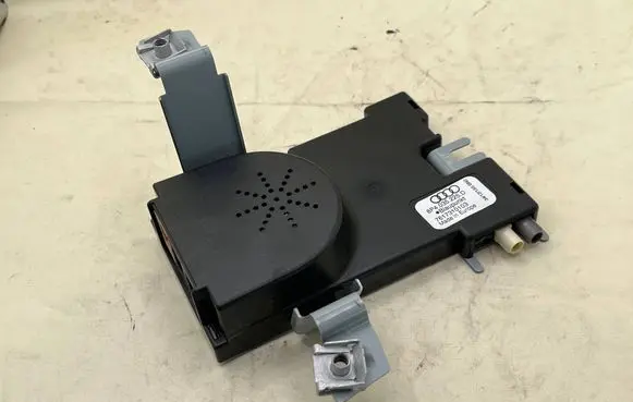 Audi A5 8T 8F Rear glass lock/latch C560 8P4035225D