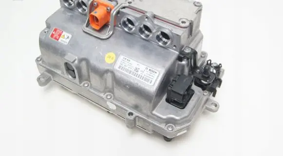 Volkswagen Golf VII Other engine bay part 5QE907070C
