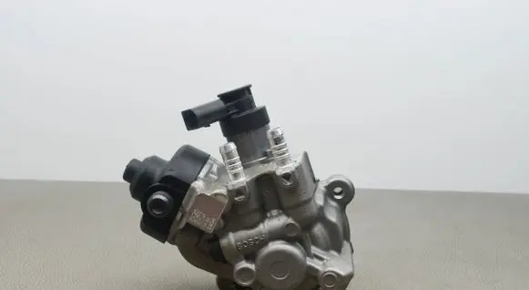 Audi A4 S4 B9 8W Fuel injection high pressure pump 04L130755D