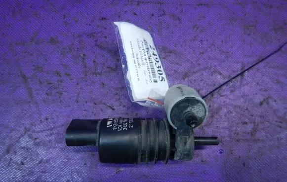 Skoda Fabia Mk2 (5J) Windscreen/windshield washer pump 1K6955651