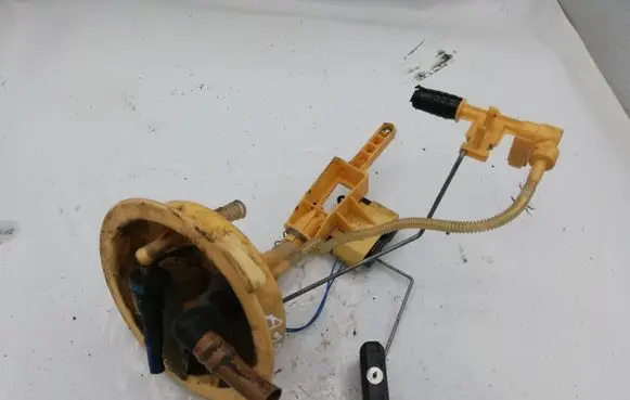BMW 1 E81 E87 Fuel level sensor 09500701