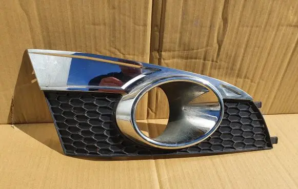 Chevrolet Captiva Front fog light trim/grill 96945185