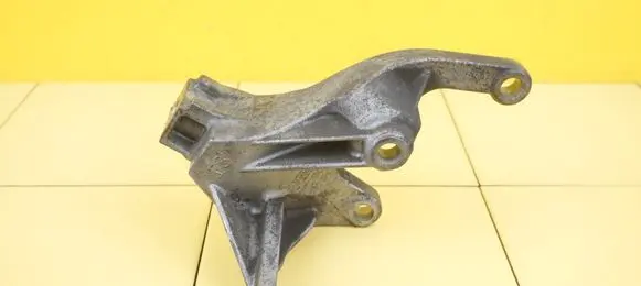 Ford Focus Gearbox mounting bracket CV617M125UB 28SP8