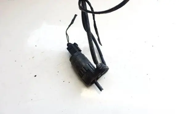 Volkswagen Touran I Windscreen/windshield washer pump 1k6955651