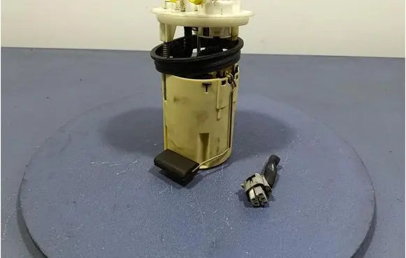 Toyota Avensis Verso In-tank fuel pump 7702002070