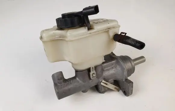 Volkswagen Jetta V Brake fluid reservoir 1K1611301C