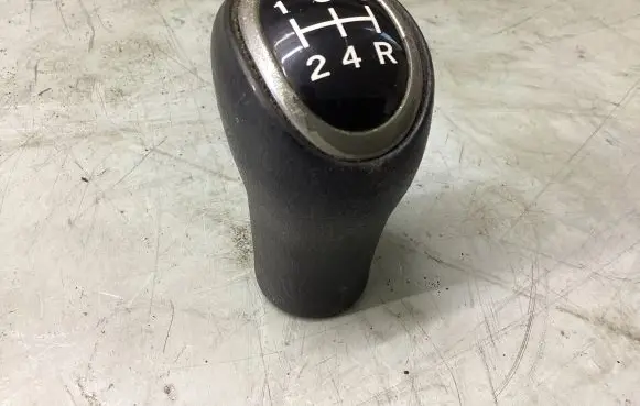 Mitsubishi Outlander Gear lever shifter trim leather/knob