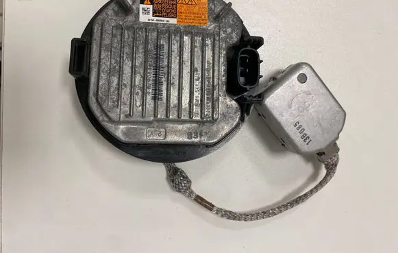 Toyota Avensis T270 Headlight ballast module Xenon 8596702010