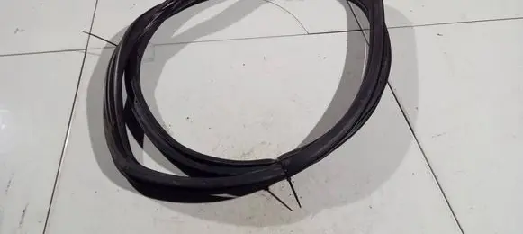 Opel Zafira B Rubber seal front coupe door 