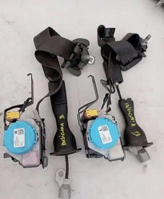 Opel Insignia B Front seatbelt 23464716 565485871
